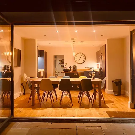 Westreach - A 4 Bedroom, En-suite Sleep 8 Townhouse 度假居 法利