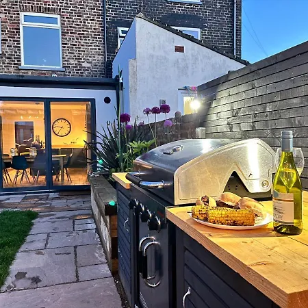 Westreach - A 4 Bedroom, En-suite Sleep 8 Townhouse 度假居