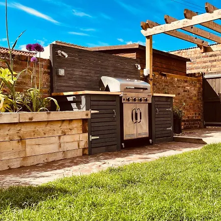 Westreach - A 4 Bedroom, En-suite Sleep 8 Townhouse * Filey