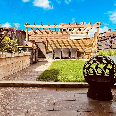 Dom wakacyjny Westreach - A 4 Bedroom, En-suite Sleep 8 Townhouse *