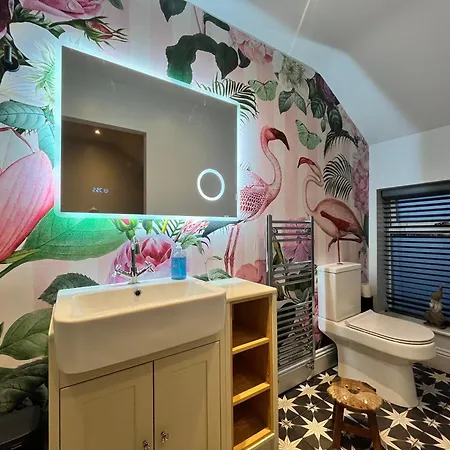 Dom wakacyjny Westreach - A 4 Bedroom, En-suite Sleep 8 Townhouse *