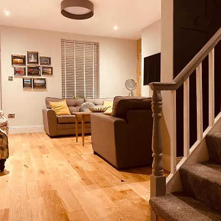 Westreach - A 4 Bedroom, En-suite Sleep 8 Townhouse