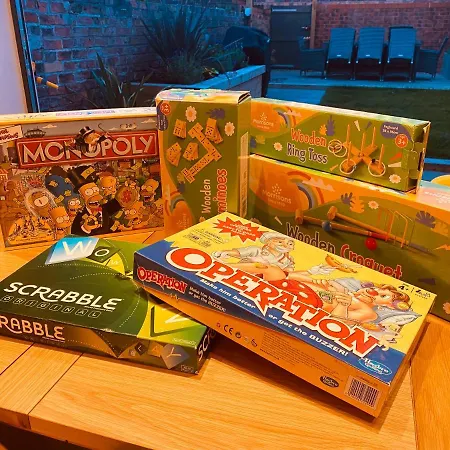 Westreach - A 4 Bedroom, En-suite Sleep 8 Townhouse * Filey