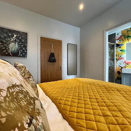 Westreach - A 4 Bedroom, En-suite Sleep 8 Townhouse *