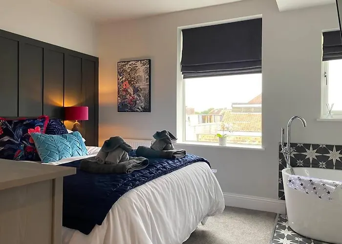 Westreach - A 4 Bedroom, En-suite Sleep 8 Townhouse * Filey