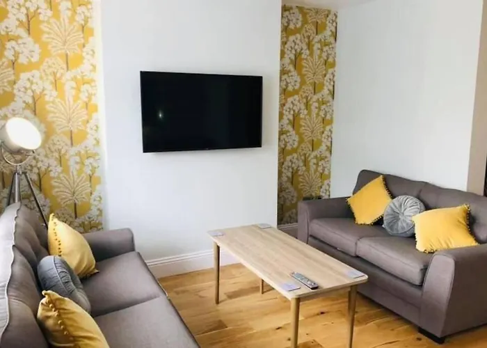 Westreach - A 4 Bedroom, En-suite Sleep 8 Townhouse * Filey