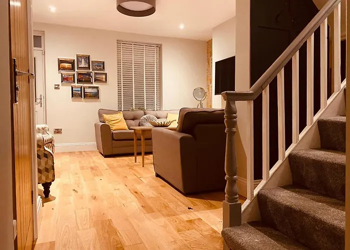 Westreach - A 4 Bedroom, En-suite Sleep 8 Townhouse