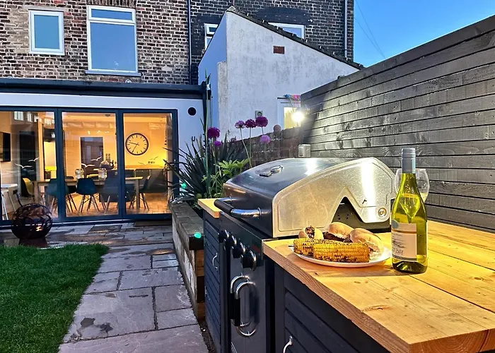 Westreach - A 4 Bedroom, En-suite Sleep 8 Townhouse Holiday home