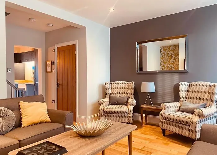 Westreach - A 4 Bedroom, En-suite Sleep 8 Townhouse Holiday home