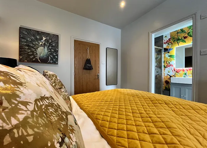 Westreach - A 4 Bedroom, En-suite Sleep 8 Townhouse *