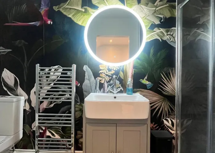 Westreach - A 4 Bedroom, En-suite Sleep 8 Townhouse Filey