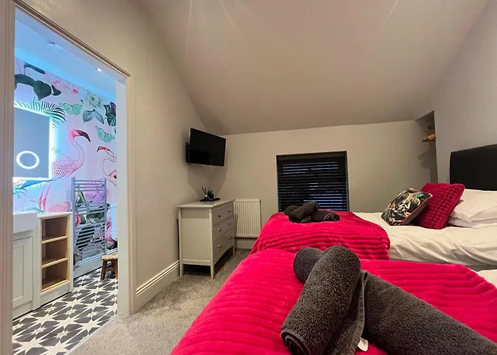 Westreach - A 4 Bedroom, En-suite Sleep 8 Townhouse Holiday home